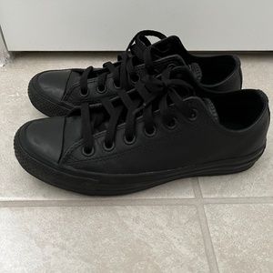 Converse - Black Leather Low Top